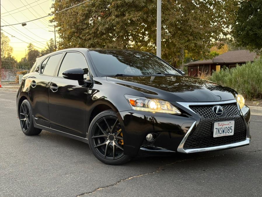 2016 Lexus CT 200h 200h's photo