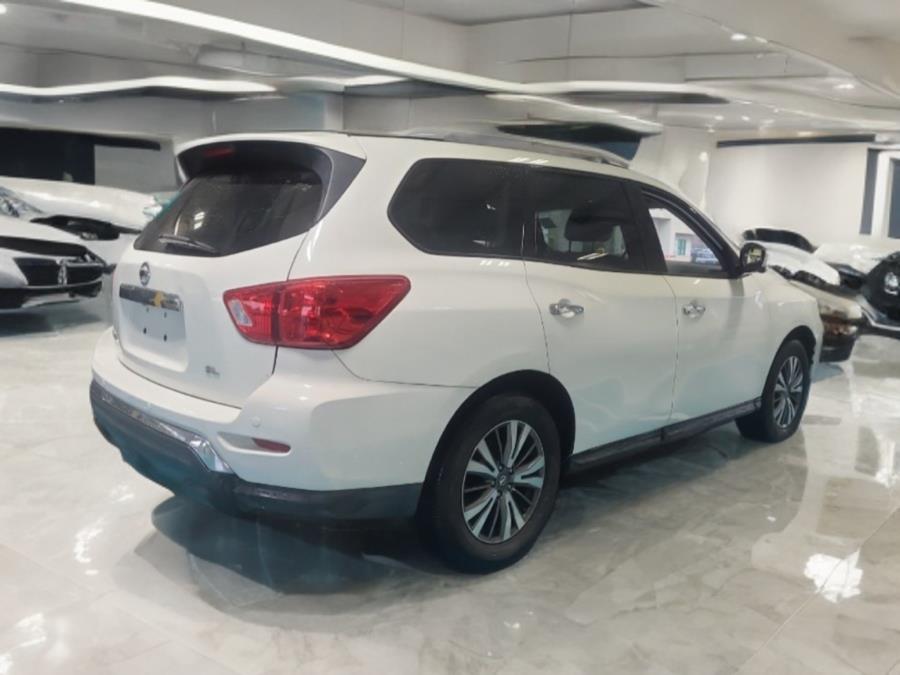 2018 Nissan Pathfinder SL 2WD's photo