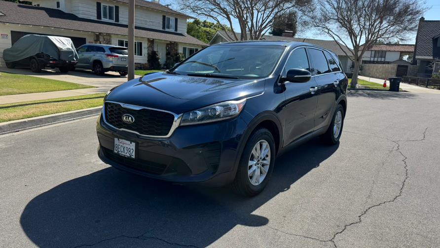 2019 Kia Sorento LX AT's photo