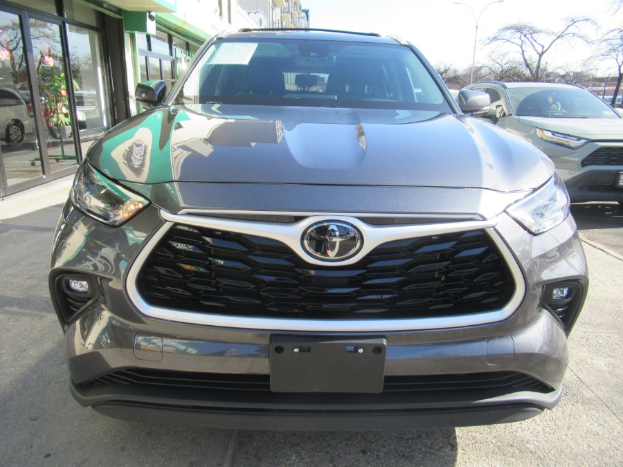 2022 Toyota Highlander XLE AWD photo