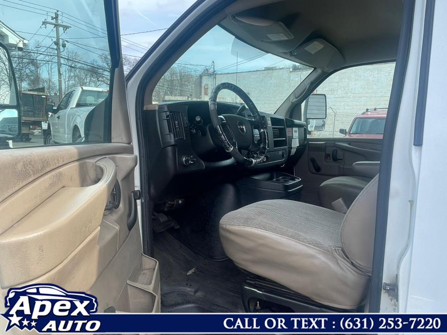 2009 GMC Savana - Photo 15