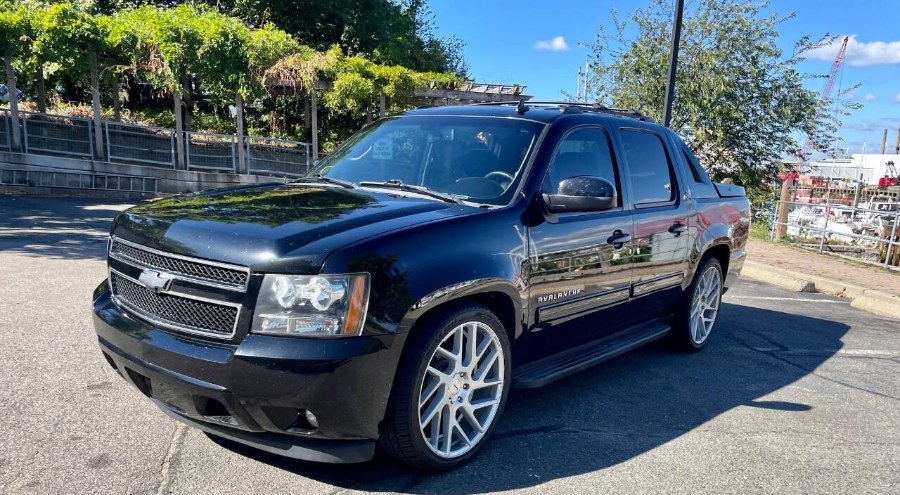 2013 Chevrolet Avalanche 2WD Avalanche LS's photo