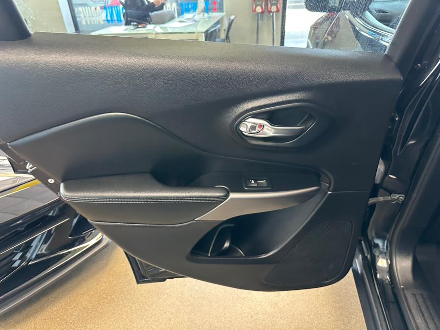 2021 Jeep Cherokee Latitude Lux - Photo 24