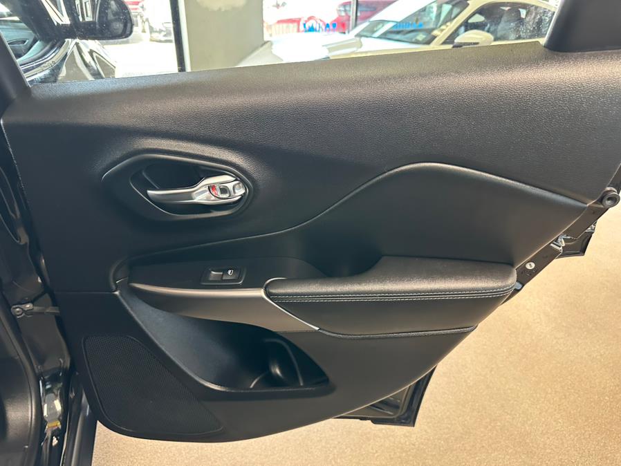 2021 Jeep Cherokee Latitude Lux - Photo 30