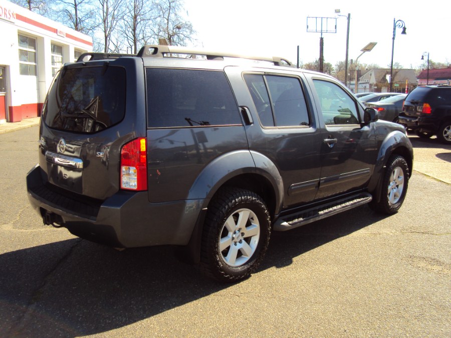2010 Nissan Pathfinder SE - Photo 4