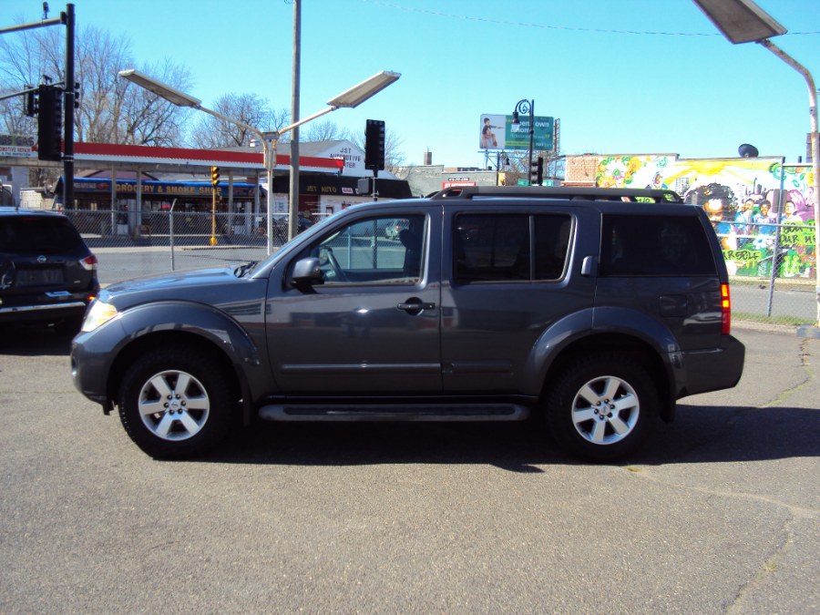 2010 Nissan Pathfinder SE - Photo 1