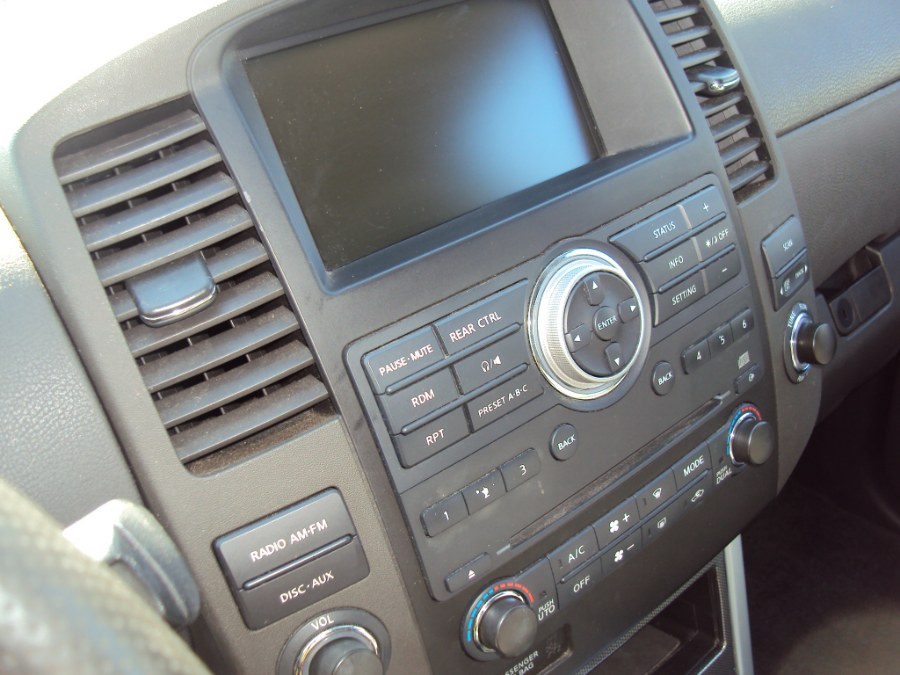 2010 Nissan Pathfinder SE - Photo 12