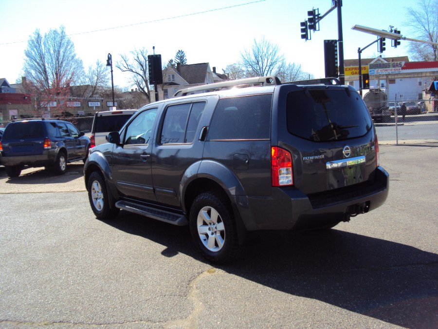 2010 Nissan Pathfinder SE - Photo 2