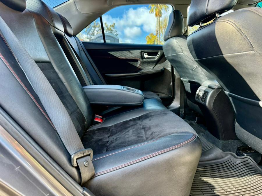 2016 Toyota Camry XSE - Photo 7