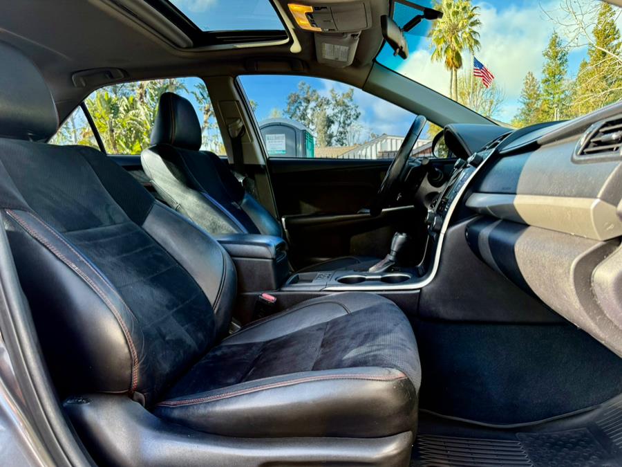 2016 Toyota Camry XSE - Photo 6