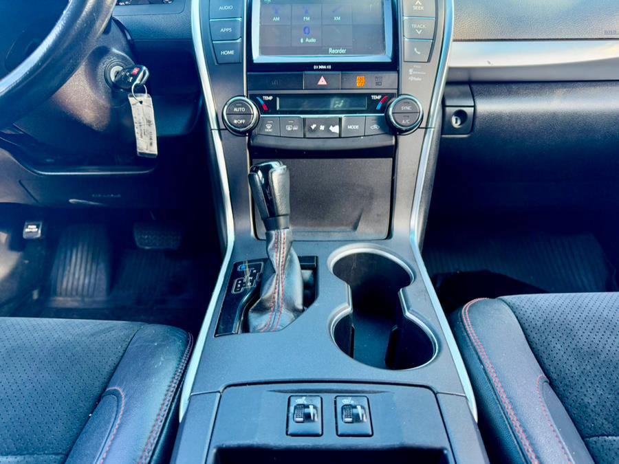 2016 Toyota Camry XSE - Photo 12