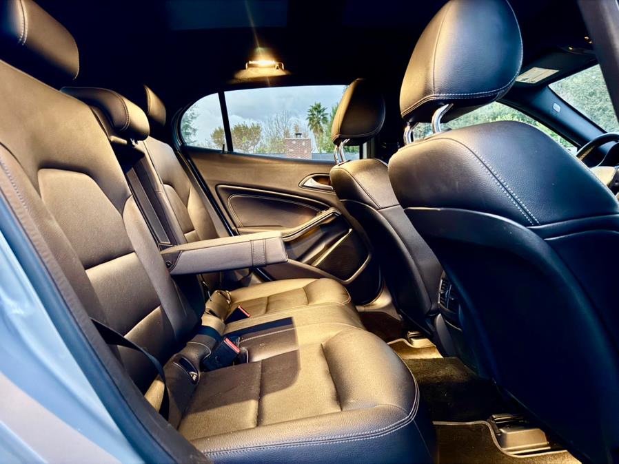 2017 Mercedes-Benz GLA-Class GLA250 - Photo 8