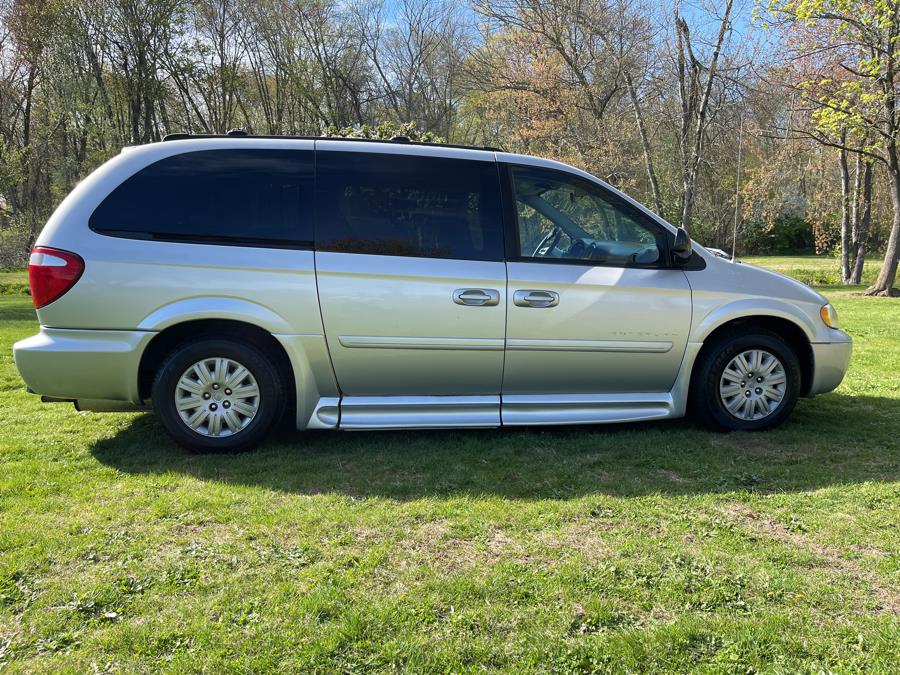 2005 Chrysler Town & Country LX LWB's photo