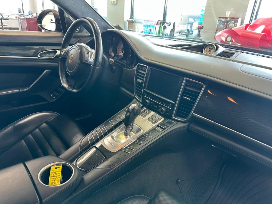 2016 Porsche Panamera GTS - Photo 37