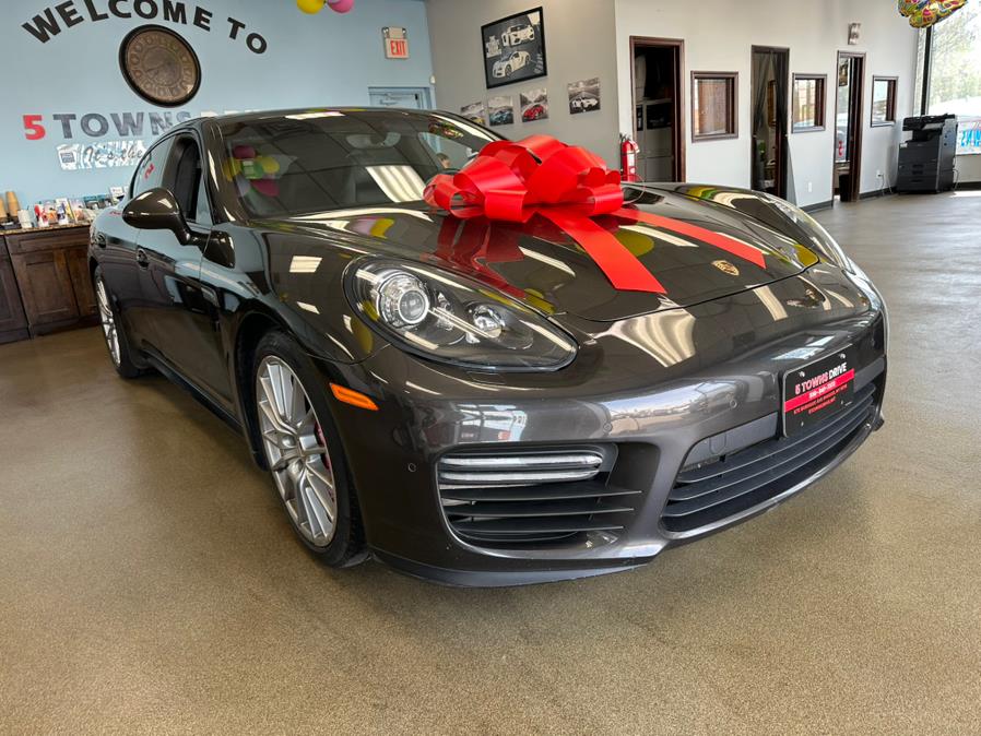 2016 Porsche Panamera GTS's photo