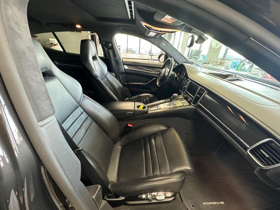 2016 Porsche Panamera GTS - Photo 40