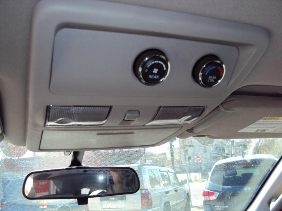 2010 Nissan Pathfinder SE - Photo 25