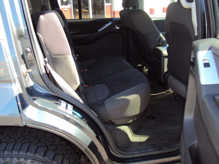 2010 Nissan Pathfinder SE - Photo 22