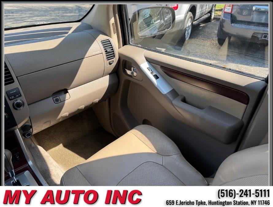 2011 Nissan Pathfinder LE - Photo 13