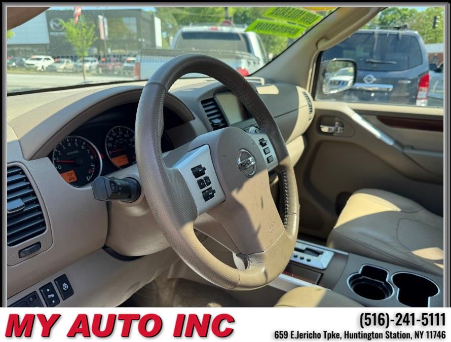 2011 Nissan Pathfinder LE - Photo 24