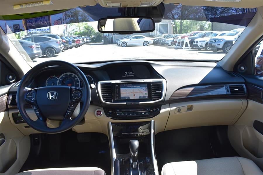 2017 Honda Accord Touring - Photo 23