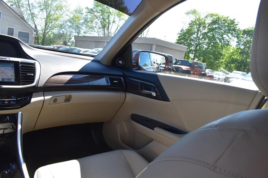 2017 Honda Accord Touring - Photo 24