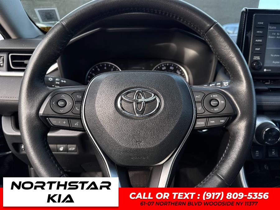 2022 Toyota RAV4 XLE - Photo 19
