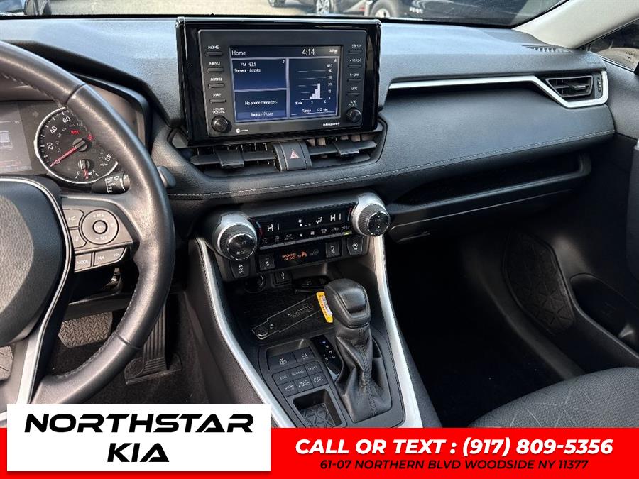 2022 Toyota RAV4 XLE - Photo 21