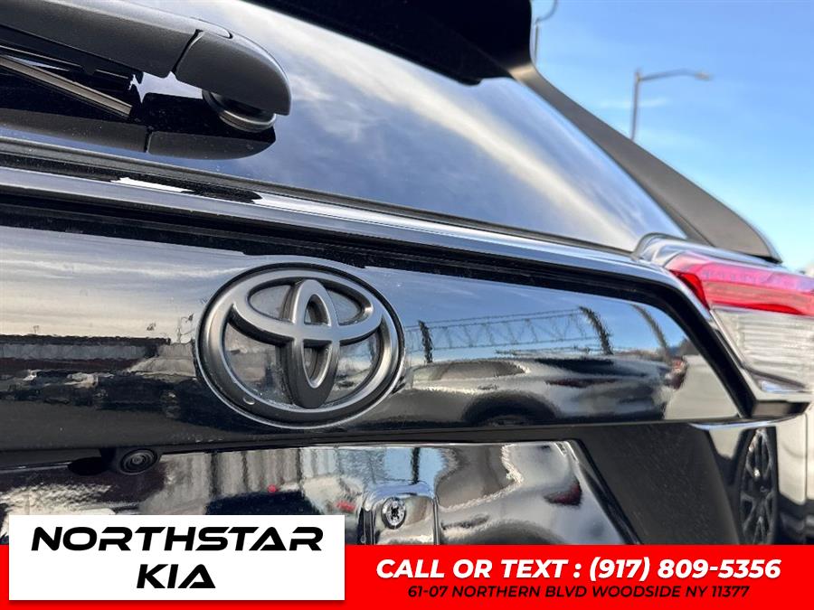2022 Toyota RAV4 XLE - Photo 7