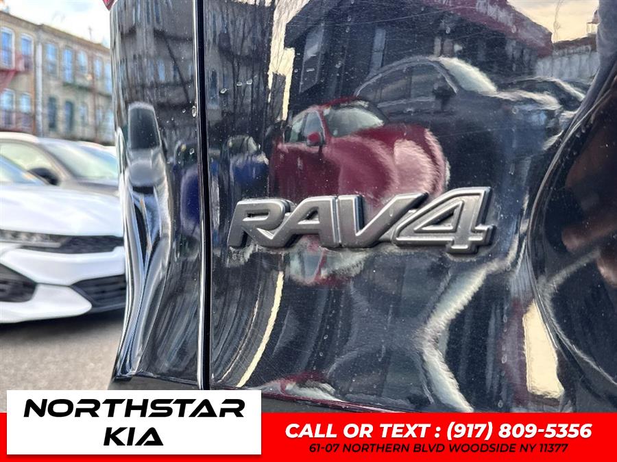 2022 Toyota RAV4 XLE - Photo 6