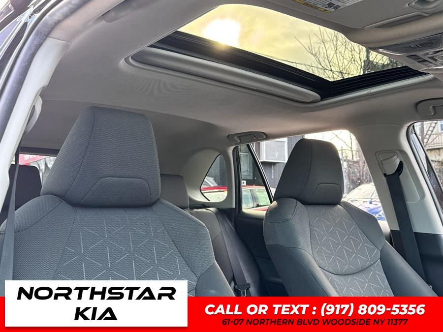 2022 Toyota RAV4 XLE - Photo 31