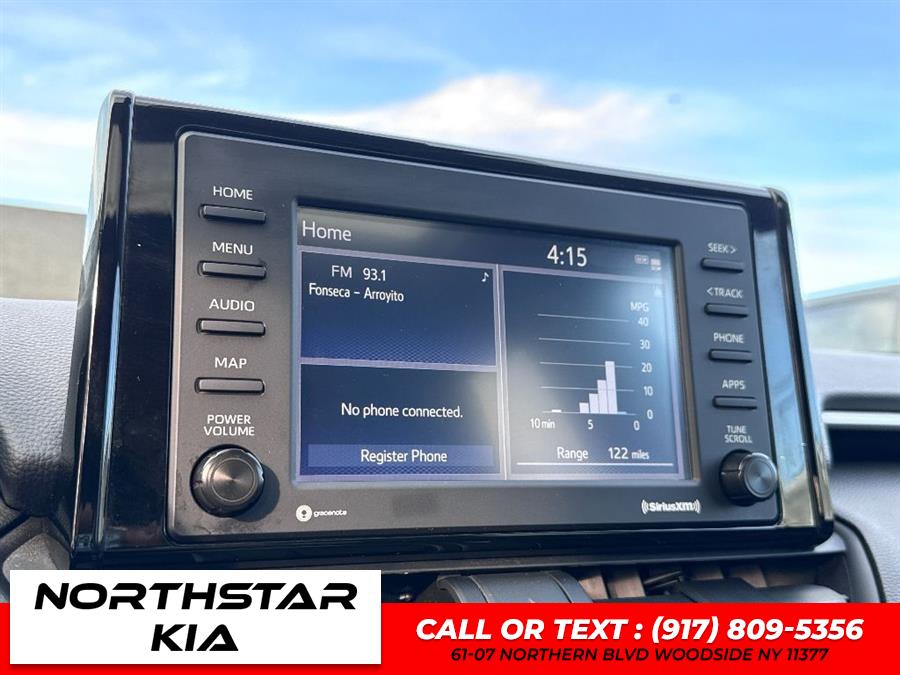 2022 Toyota RAV4 XLE - Photo 24