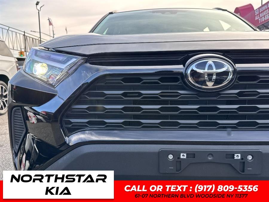2022 Toyota RAV4 XLE - Photo 11