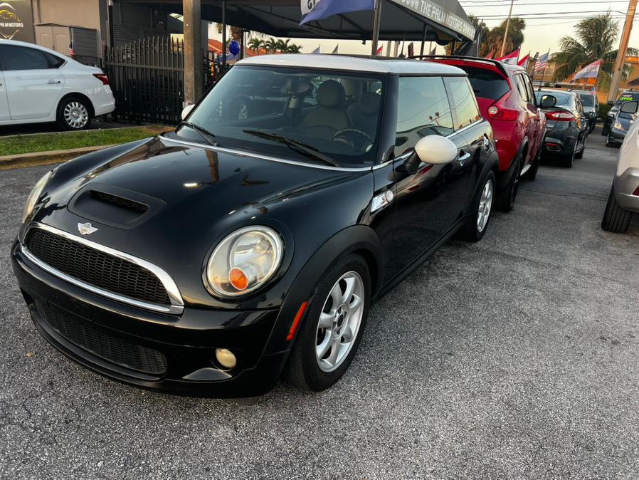 2010 MINI Cooper Hardtop 2dr Cpe S, available for sale in Hialeah, Florida | The Palm Motors LLC. Hialeah, Florida