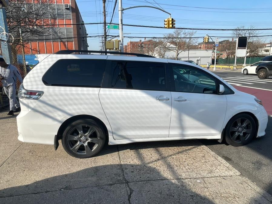 2018 Toyota Sienna L V6 7-Passenger's photo