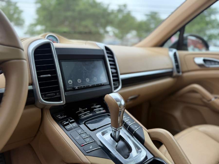 2014 Porsche Cayenne S Hybrid - Photo 9