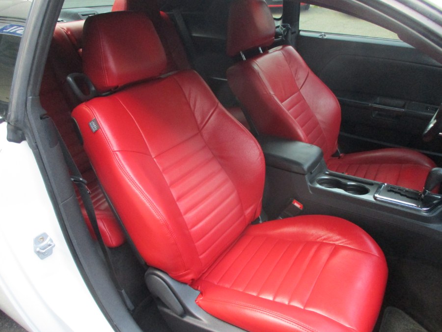 2014 Dodge Challenger SXT - Photo 13