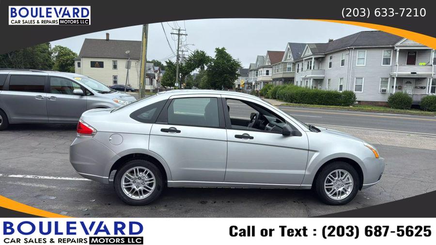 2010 Ford Focus SE - Photo 7