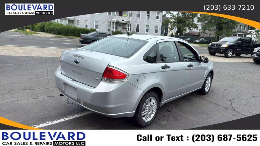 2010 Ford Focus SE - Photo 6