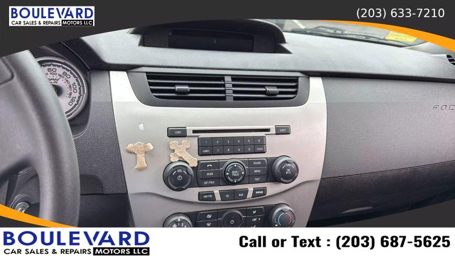 2010 Ford Focus SE - Photo 13
