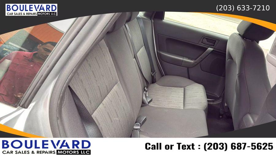 2010 Ford Focus SE - Photo 29