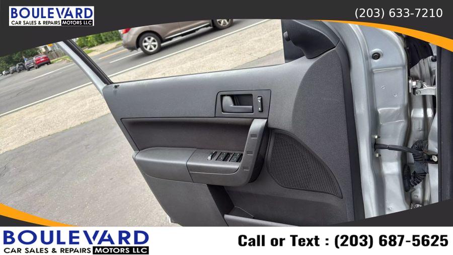 2010 Ford Focus SE - Photo 19