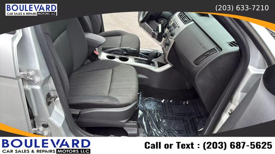 2010 Ford Focus SE - Photo 31