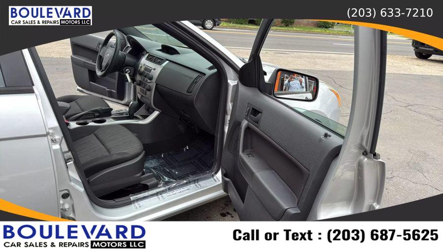 2010 Ford Focus SE - Photo 30