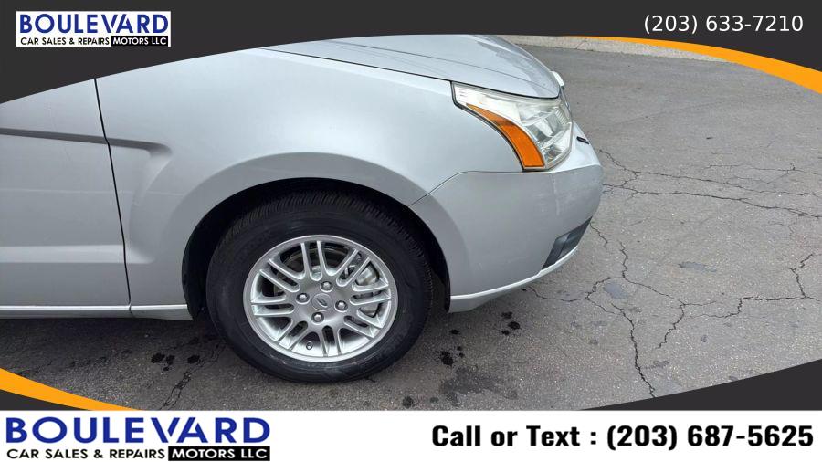 2010 Ford Focus SE - Photo 11