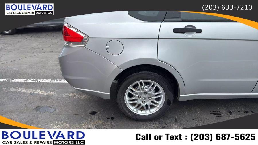2010 Ford Focus SE - Photo 10