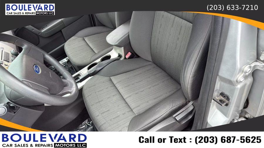 2010 Ford Focus SE - Photo 22