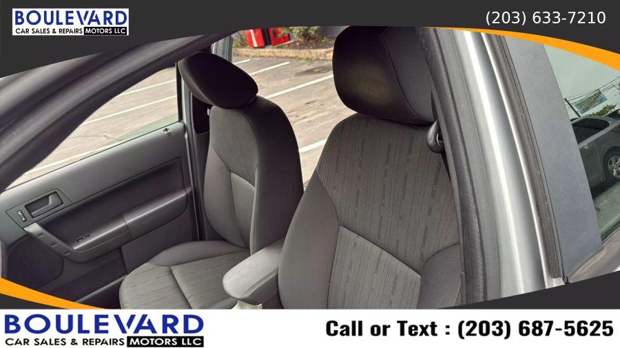 2010 Ford Focus SE - Photo 23