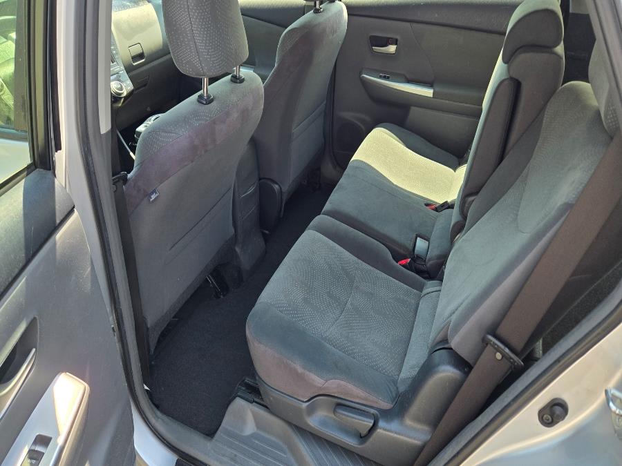 2013 Toyota Prius v Five - Photo 9