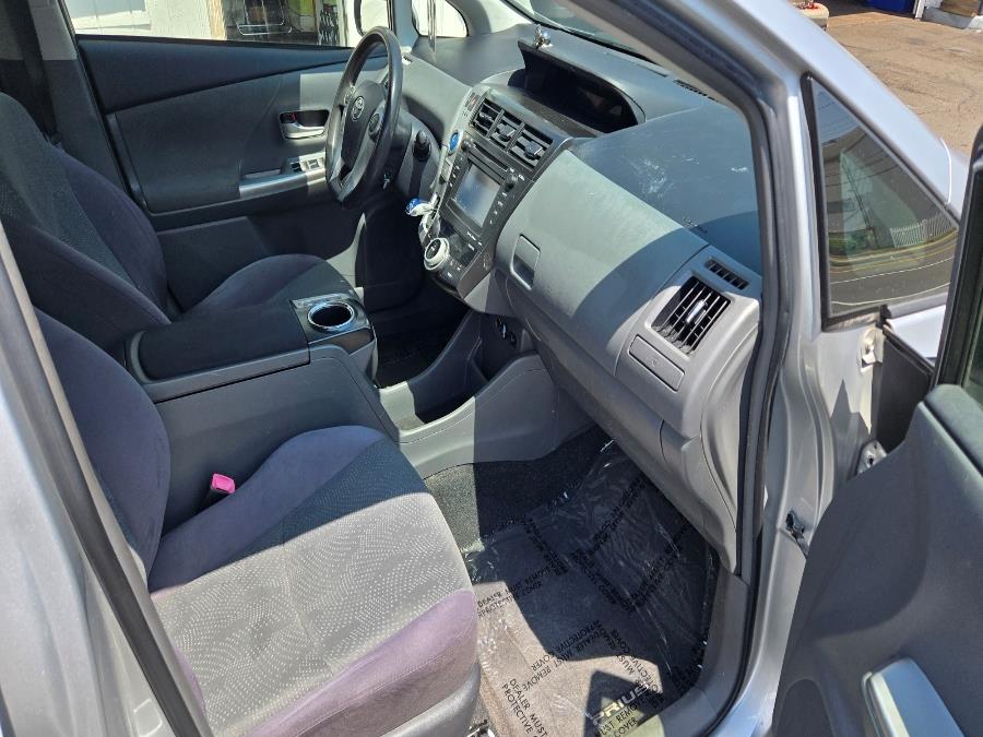 2013 Toyota Prius v Five - Photo 10